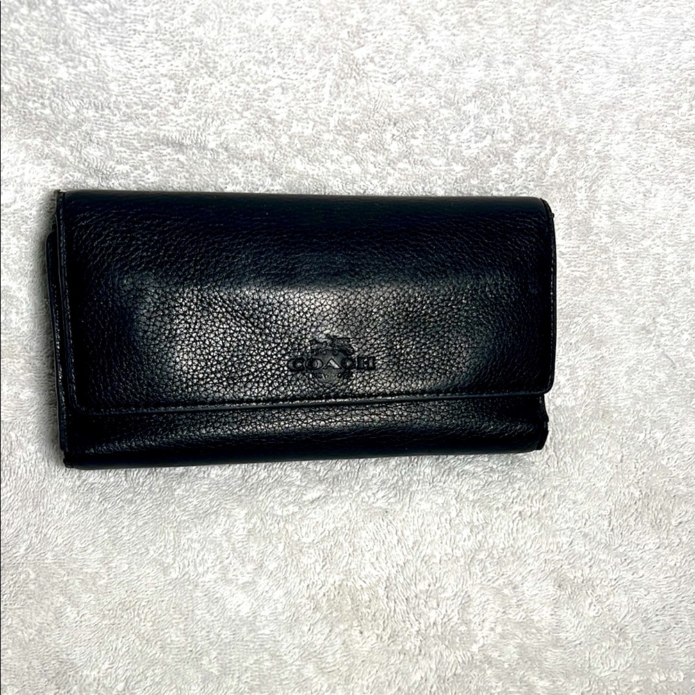 COACH - Soft Tri-fold Wallet - Black Pebbled Leather - Embossed Logo